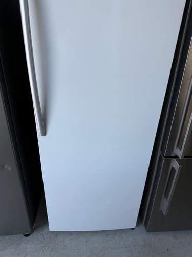 Factory second Hisense HR6AFF355D 355L Upright Fridge Finish Colour White - Second Hand Appliances Geebung